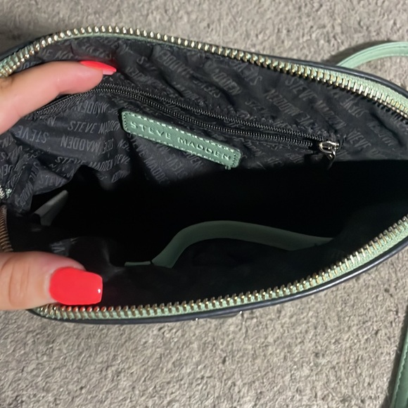 Steve Madden Teal Green Cross Body Bag, medium size, like new - Picture 2 of 3
